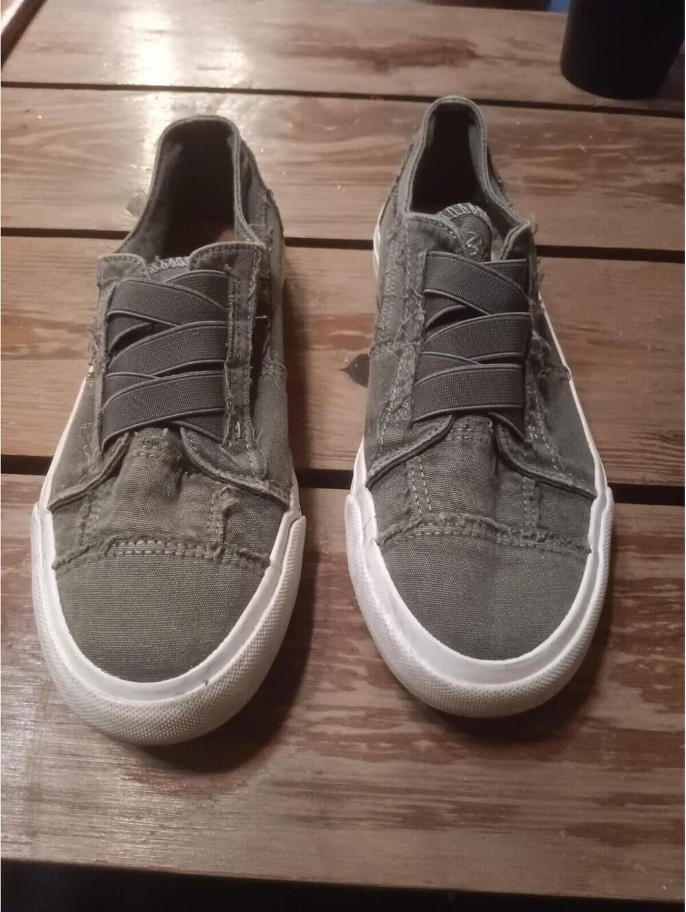 Blowfish Slips-Ons Women, Size 7